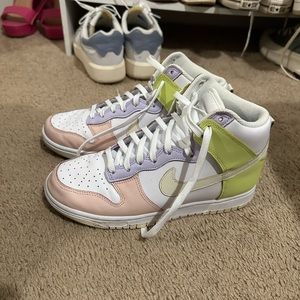Women’s Nike Dunks